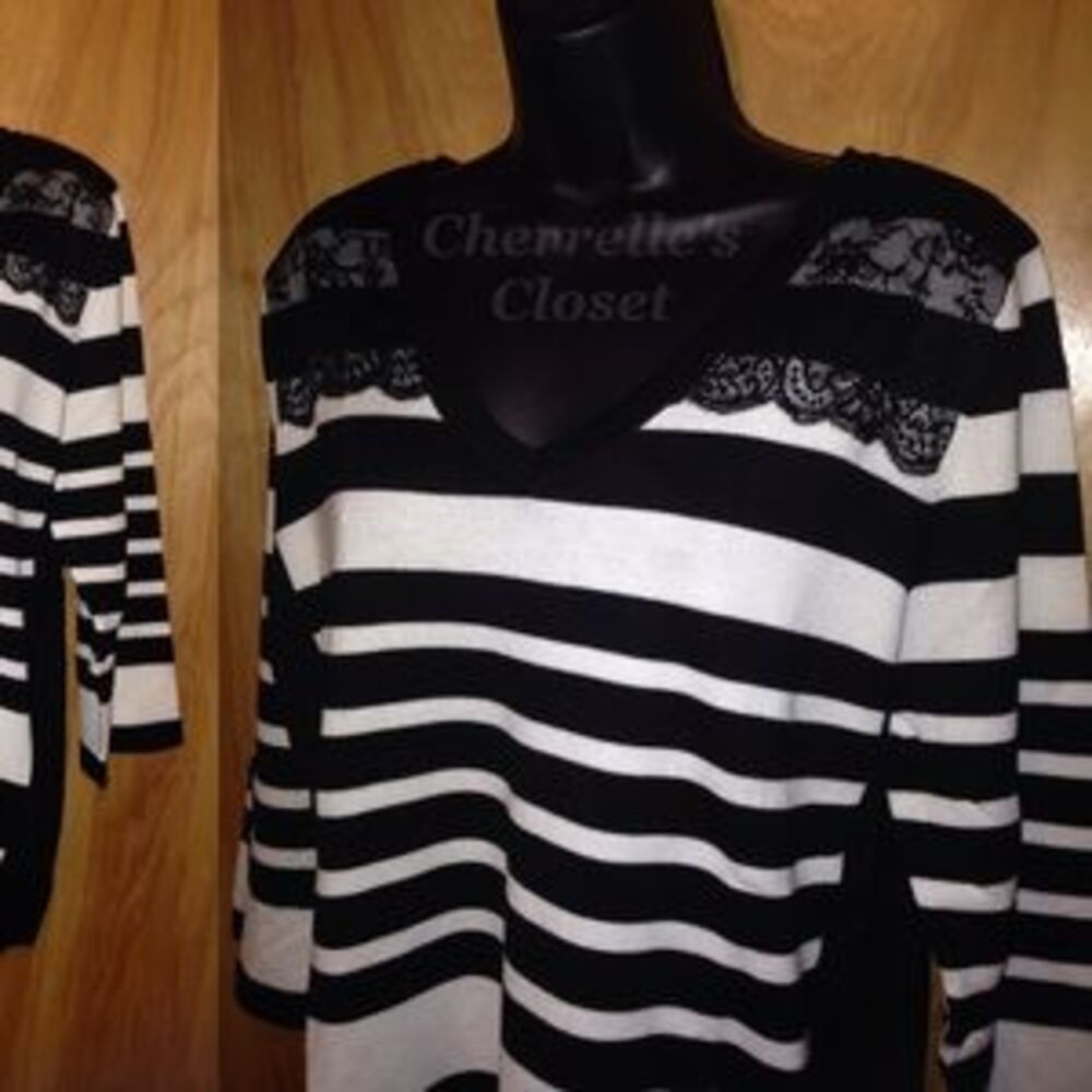 ✨2/$20 NWT Lane Bryant Stripe Lace V-Neck Black White Sweater Plus Size 14/16 1X - Picture 3 of 5